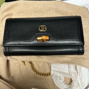 Gucci Diana chain wallet